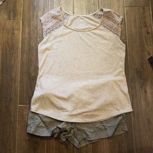 3/$30▪Sonoma▪🐾Oatmeal crochet cap sleeve top